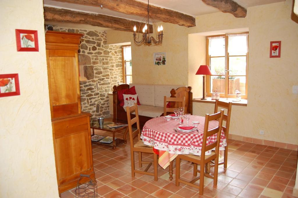 دينان Maison D'Hotes & Gites Domaine De La Garaye الغرفة الصورة